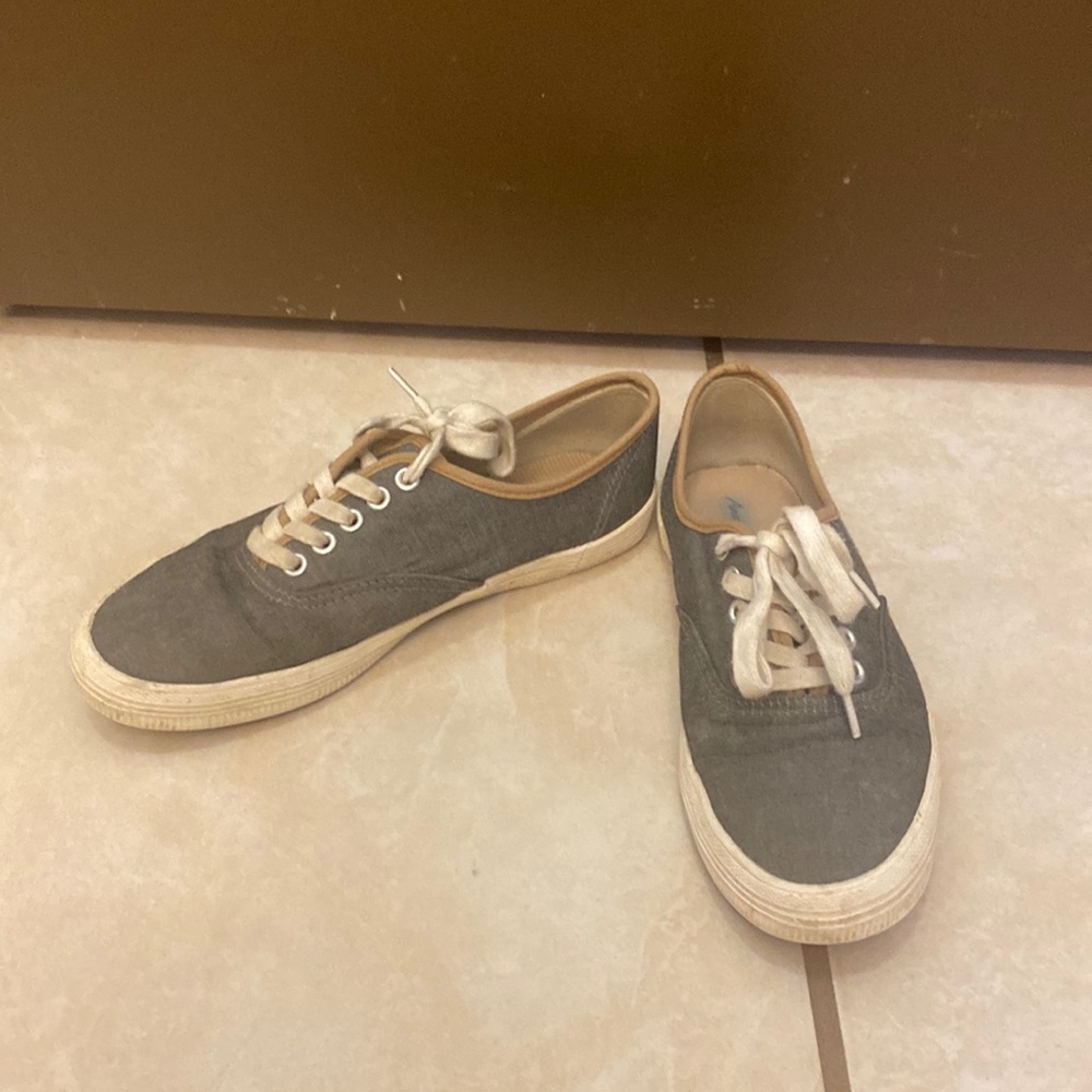 American Eagle tennis shoes size 5 1/2 denim and tan color